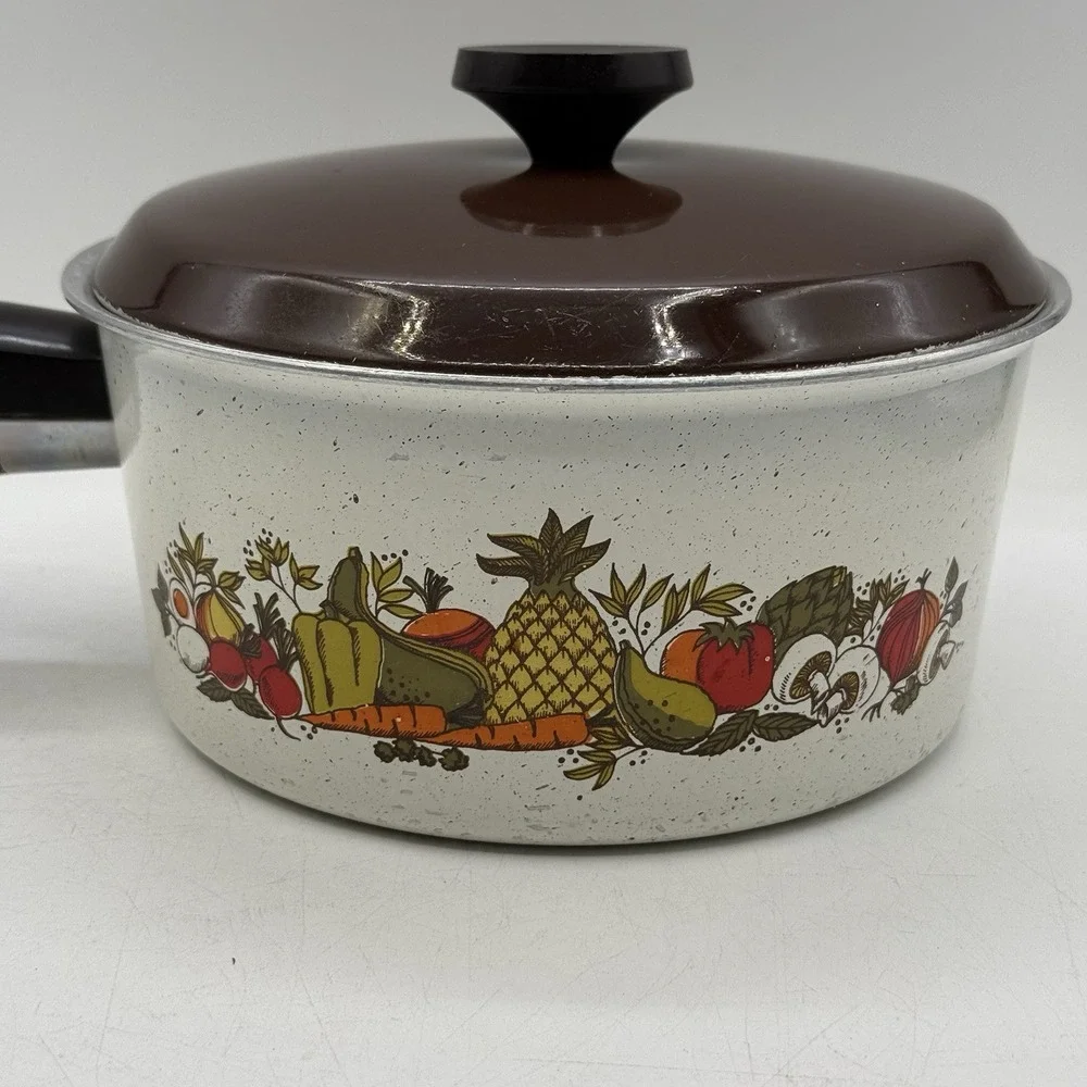 Vintage‎ 1970's Enamel 2 Quart Aluminum Pot W/Lid Fruit & Vegetable Medley USA